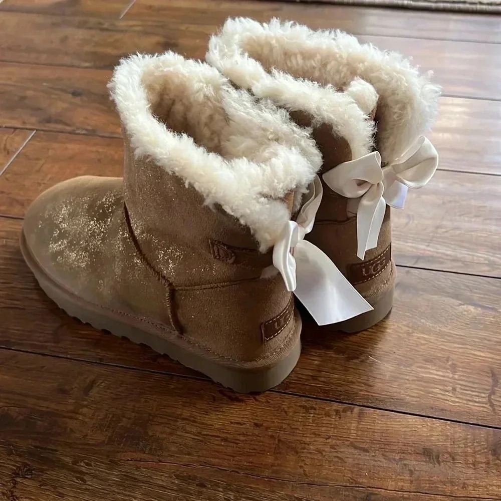 New UGG Boots - Picture 3 of 8